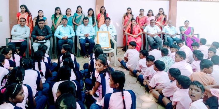 कोंढावळ येथेशिक्षक दिनानिमित्त गुरुजनांचा सन्मान,,,,,,,