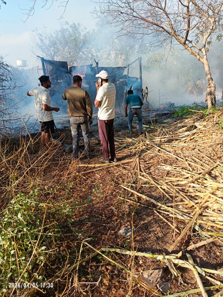 तऱ्हाडी येथे भीषण आग; गुरांचा चारा जळून खाक, शेतकऱ्यांचे मोठे नुकसान