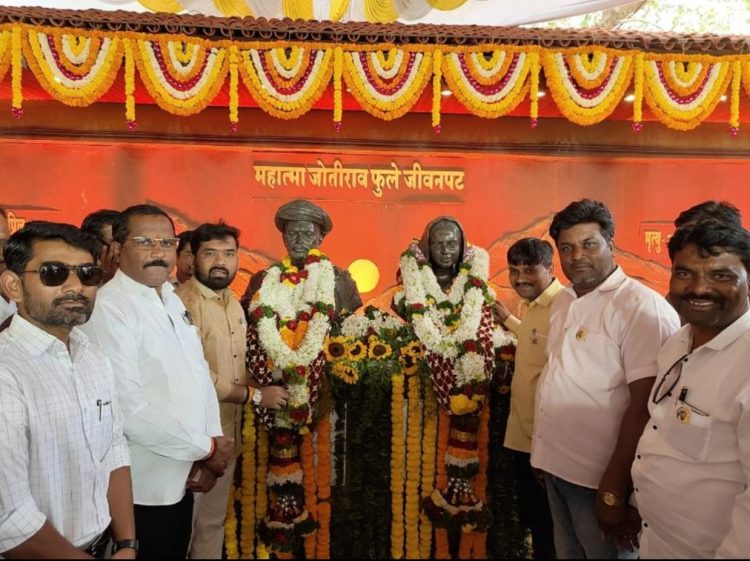 पुणे येथील ‘समता भूमी’ महात्मा फुले वाडा येथे भेट देऊन या महामानवाला रासपा च्या वतीने अभिवादन