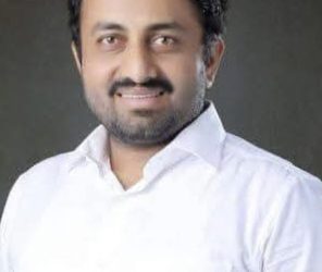 मुंबईतील समुद्रातील छत्रपती शिवाजी महाराज स्मारकाचे काम तात्काळ सुरू करण्यासाठी आटपाडी त उपोषण