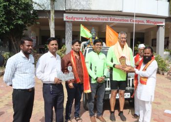 सदगुरू कृषि महाविद्यालयात नाशिक सायकलिस्ट असोसिएशन च्या सायकलवरून पंढरीच्या दिंडीचे उत्साहात स्वागत.